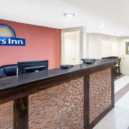 Days Inn By Wyndham Geneva/Finger Lakes Bagian luar foto