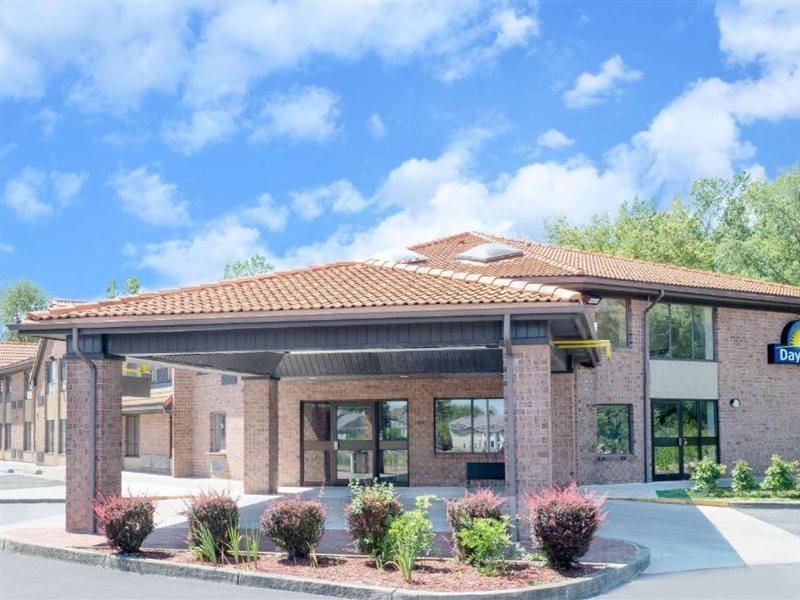 Days Inn By Wyndham Geneva/Finger Lakes Bagian luar foto