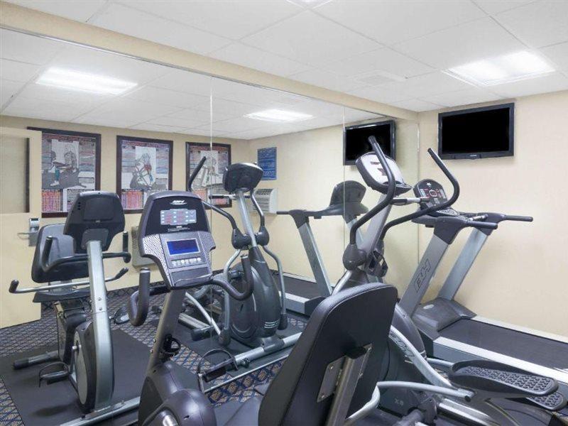 Days Inn By Wyndham Geneva/Finger Lakes Bagian luar foto