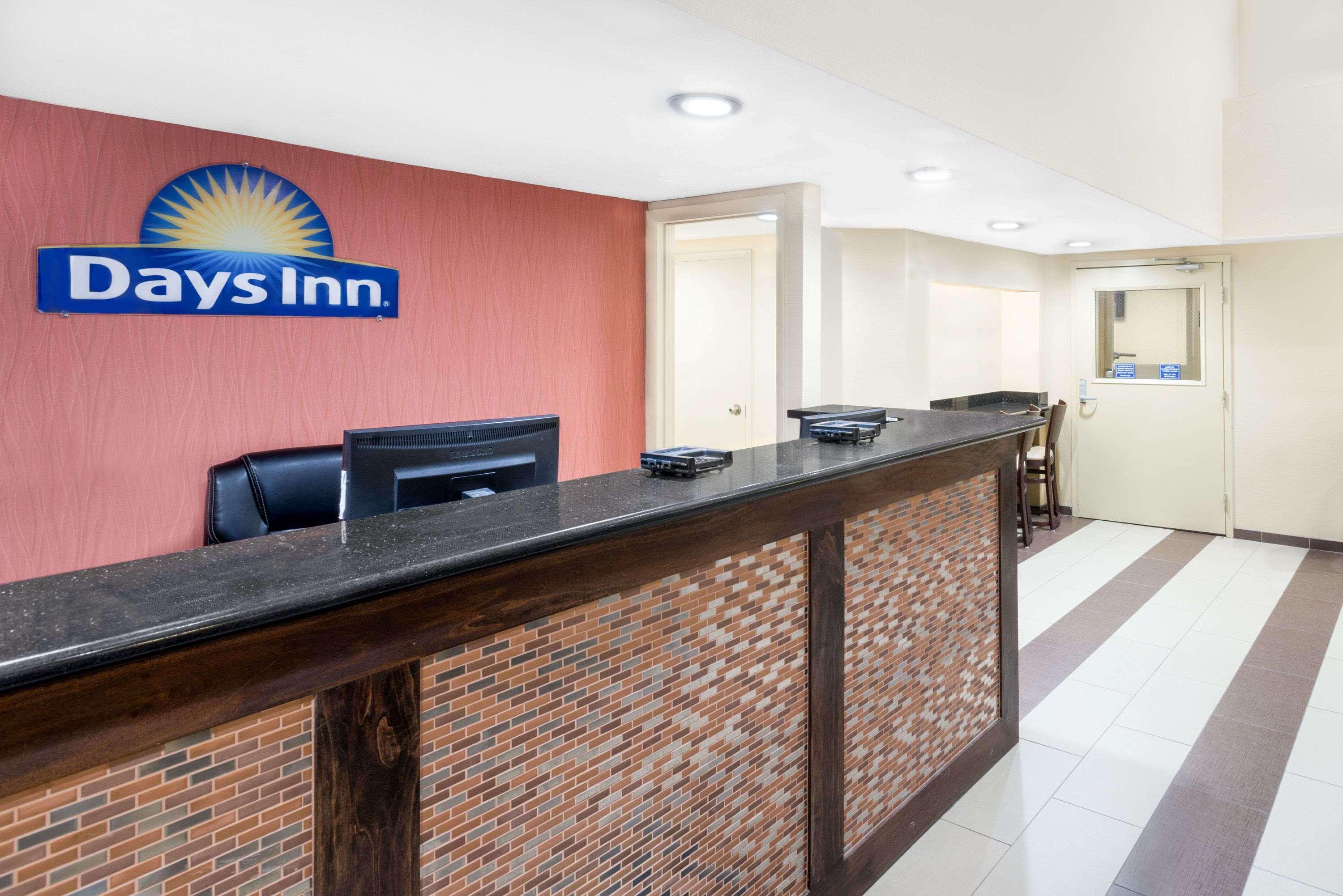 Days Inn By Wyndham Geneva/Finger Lakes Bagian luar foto