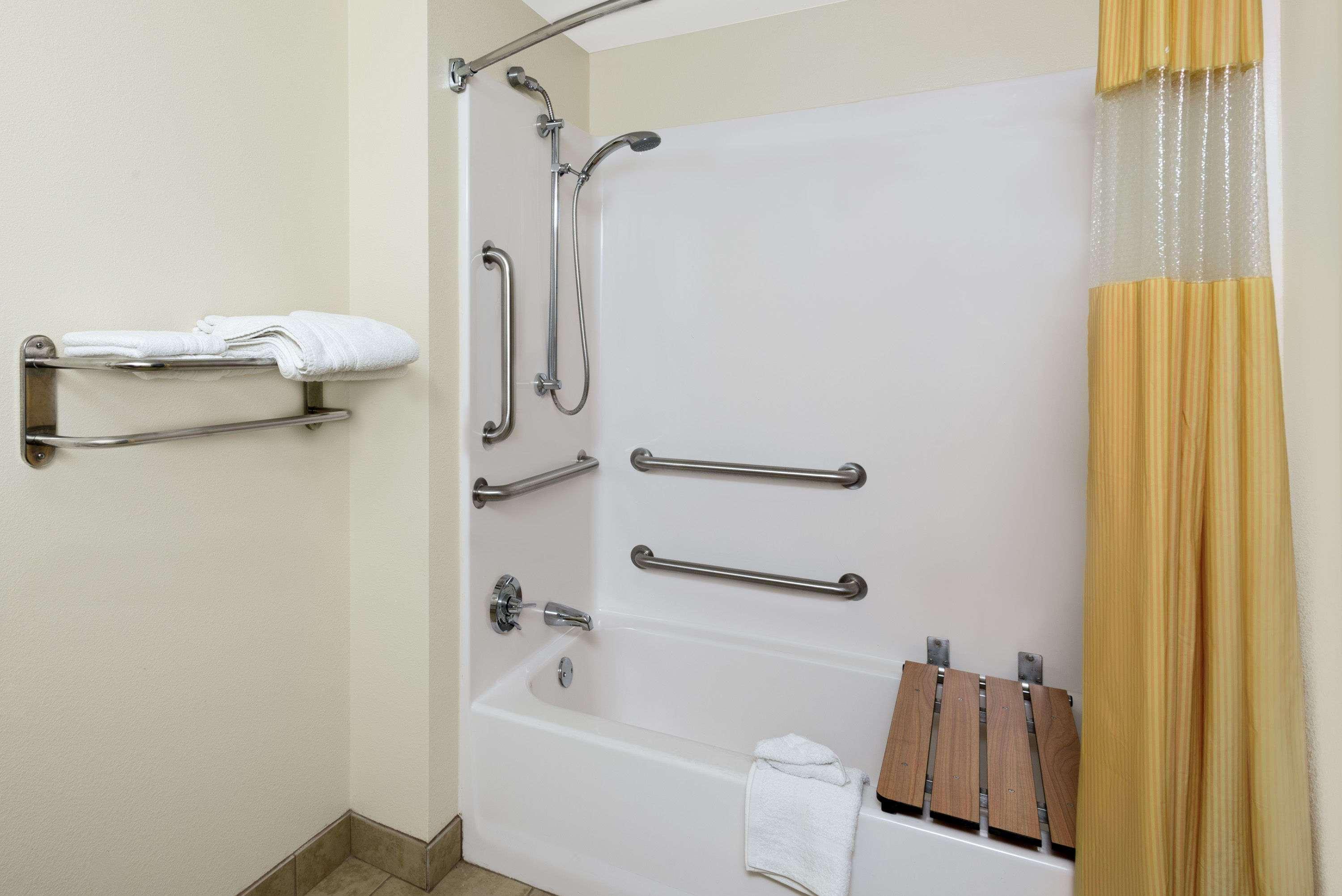 Days Inn By Wyndham Geneva/Finger Lakes Bagian luar foto