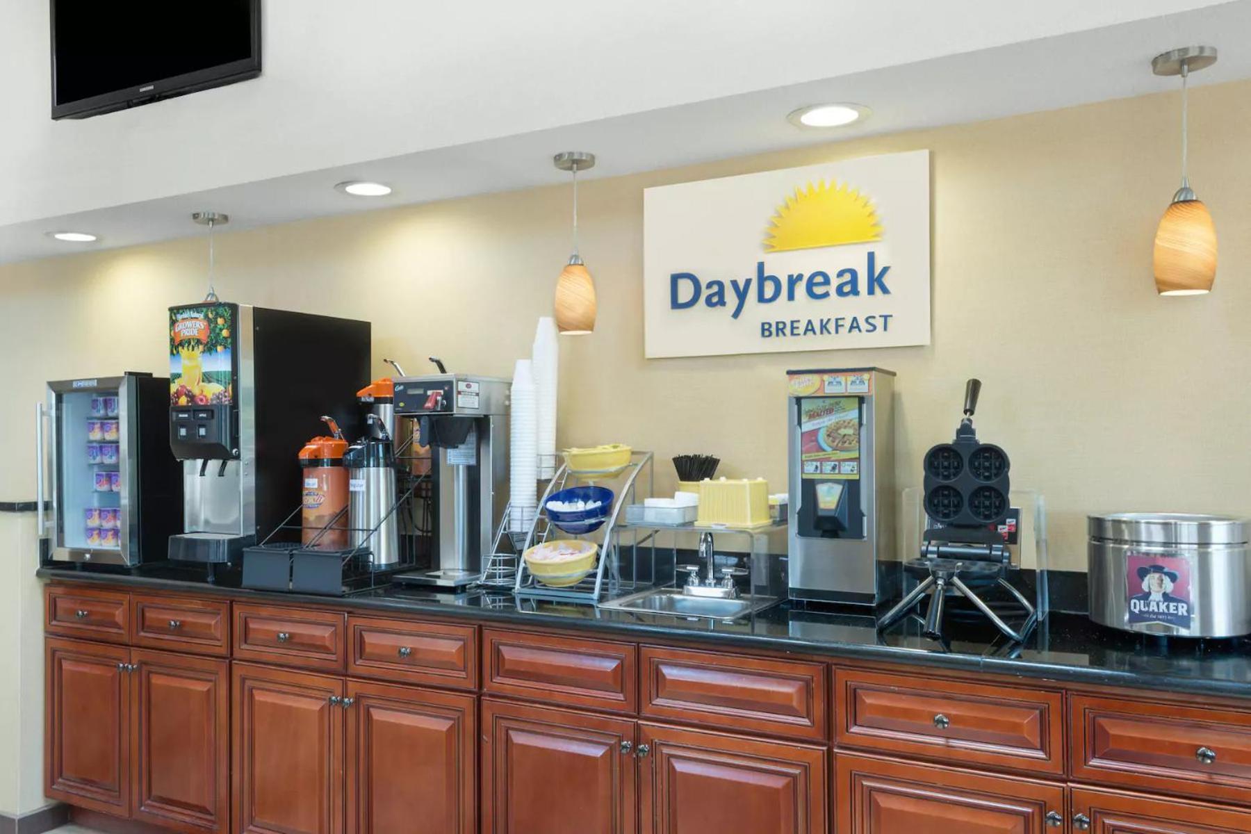 Days Inn By Wyndham Geneva/Finger Lakes Bagian luar foto